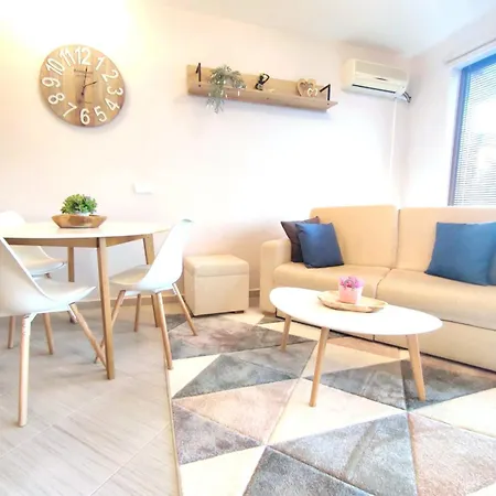 Spacious Luxury With Mountain View - Available * Банско