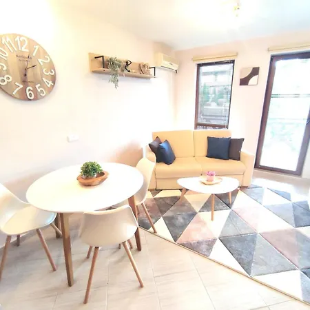 Spacious Luxury With Mountain View - Available