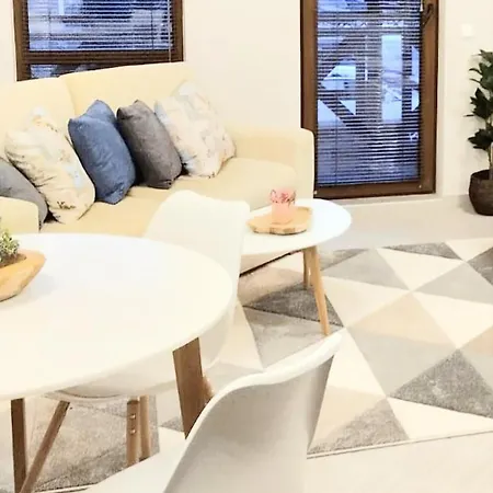 Apartment Spacious Luxury With Mountain View - Available