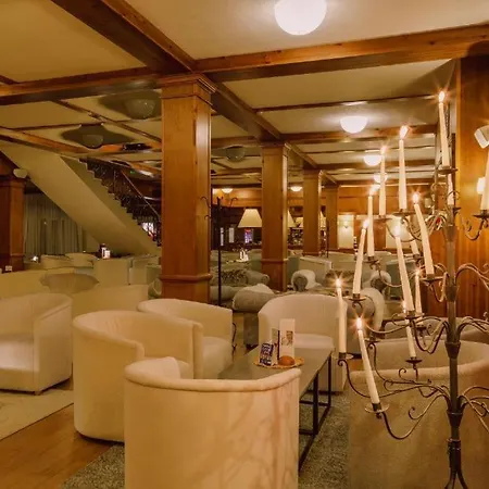 Spacious Luxury With Mountain View - Available Apartment *