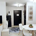 Spacious Luxury With Mountain View - Available * Μπάνσκο