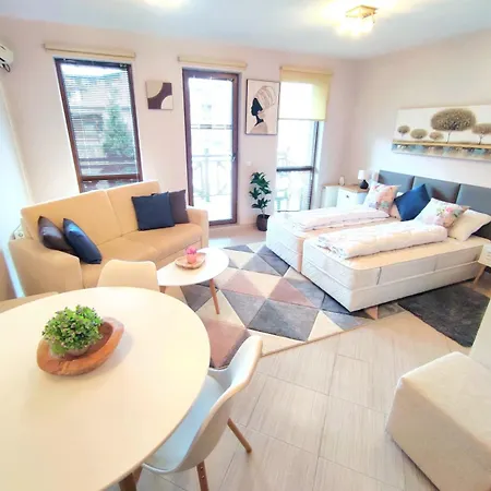 公寓 Spacious Luxury With Mountain View - Available *