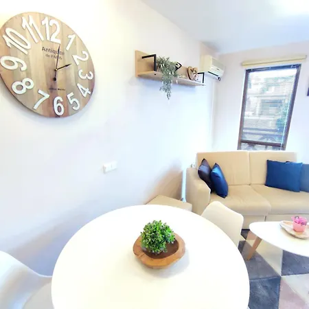 公寓 Spacious Luxury With Mountain View - Available *
