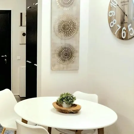 Spacious Luxury With Mountain View - Available 公寓 *