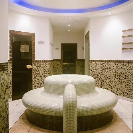 Spacious Luxury With Mountain View - Available Appartamento