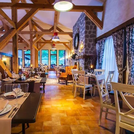 Spacious Luxury With Mountain View - Available *