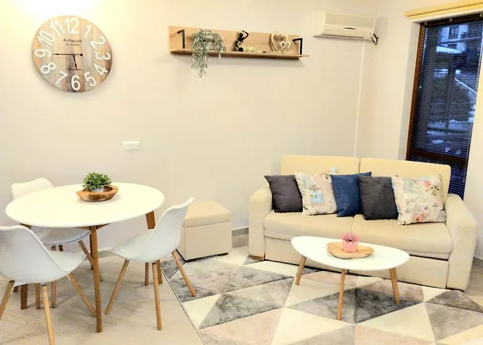 Spacious Luxury With Mountain View - Available Daire *